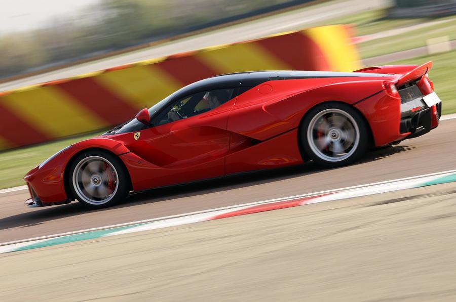  Ferrari LaFerrari 2015 года  (фото 23 из 56)